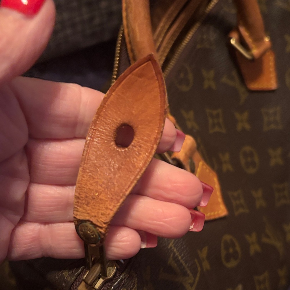 Authentic Louis Vuitton Monogram Canvas Duffel with Tan Trim - Picture 6 of 9